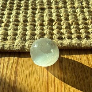 Small Selenite Sphere (damaged🚨) - Metaphysical Crystal